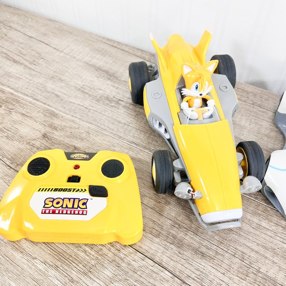 Team Sonic Racing RC: Tails The Fox & Sonic , 2.4GHz Remote Controlled Cars - Picture 10 of 16